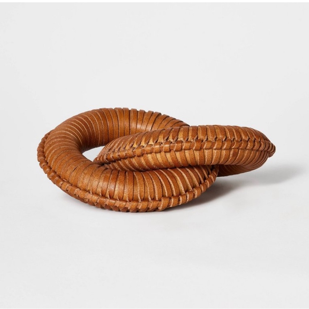 Threshold Round Leather Links